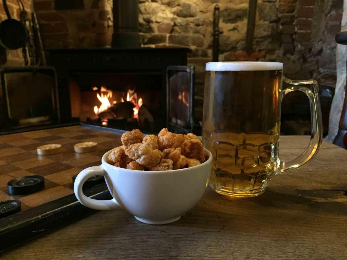 Отель The Queen'S Head At Broad Chalke Экстерьер фото
