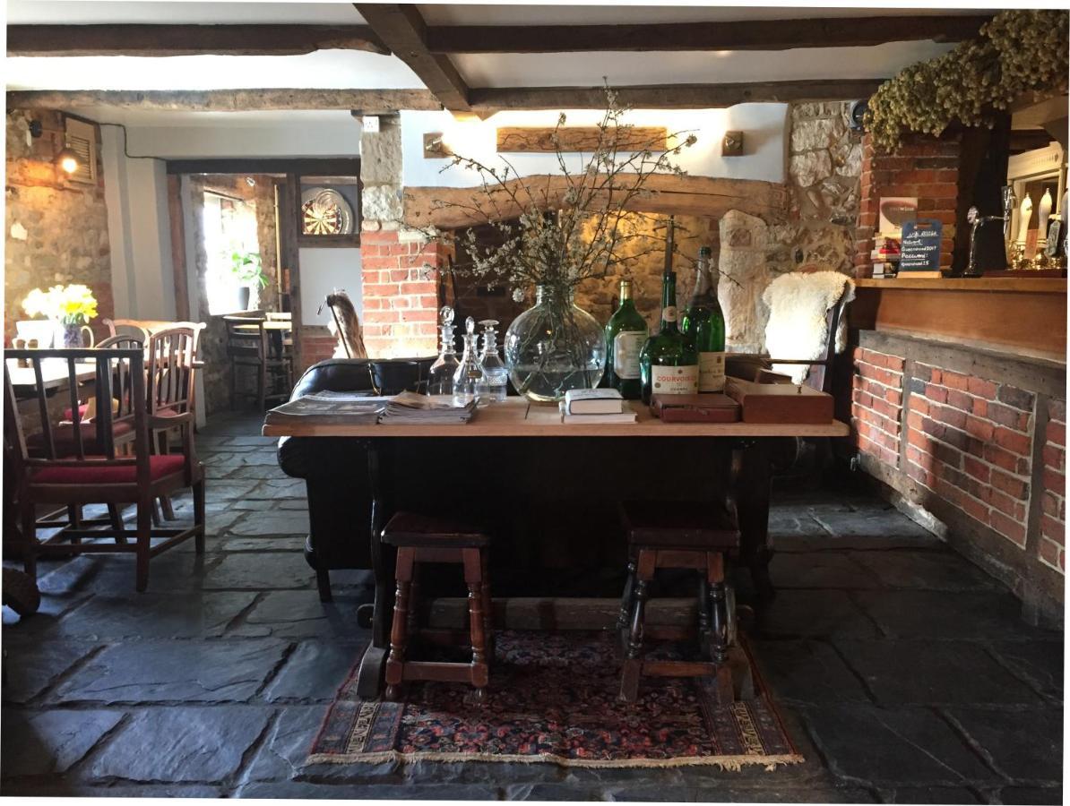 Отель The Queen'S Head At Broad Chalke Экстерьер фото
